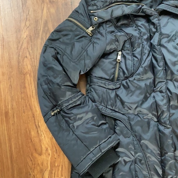 Andrew Marc longer length black coat size medium - Picture 4 of 10